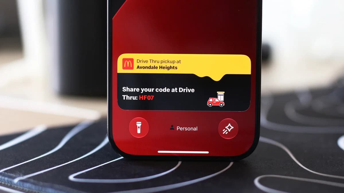 วิธีเปิดใช้ Live Activities บน iPhone และ CarPlay