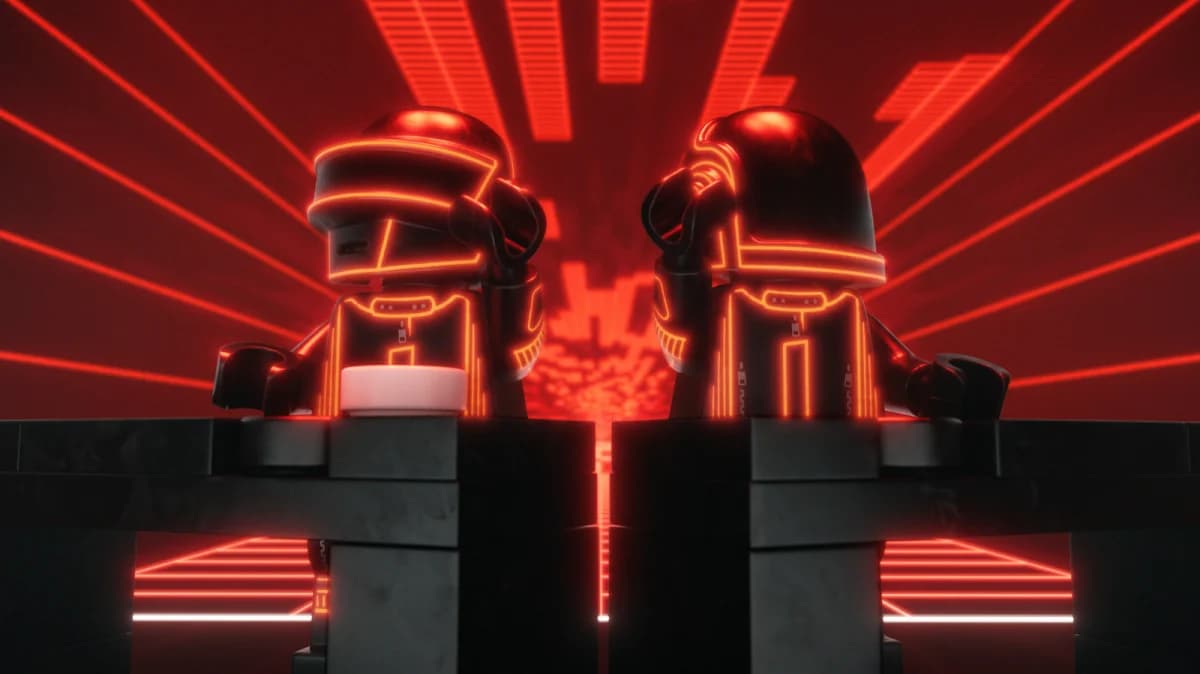 Daft Punk เตรียมมีชุดเลโก้ทางการจากโมเดลพีระมิดทัวร์ Alive