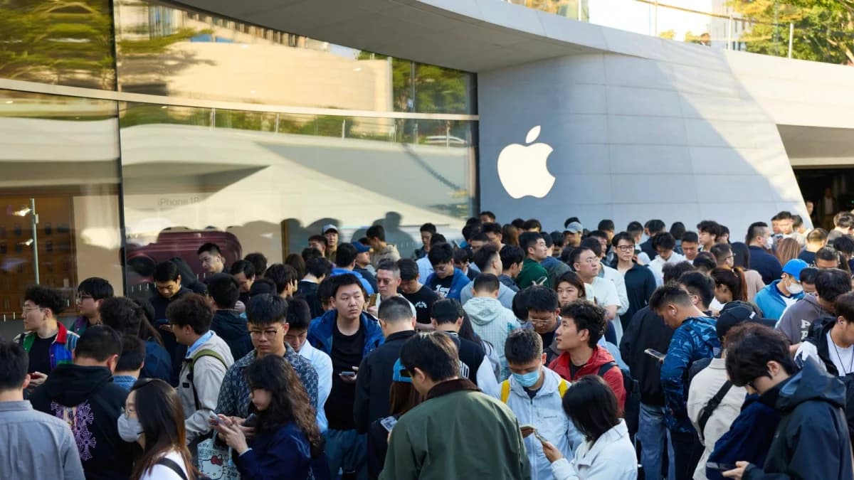 วันเปิดขาย iPhone Duo คนต่อคิวแน่นหน้าร้าน Apple ทั่วโลก