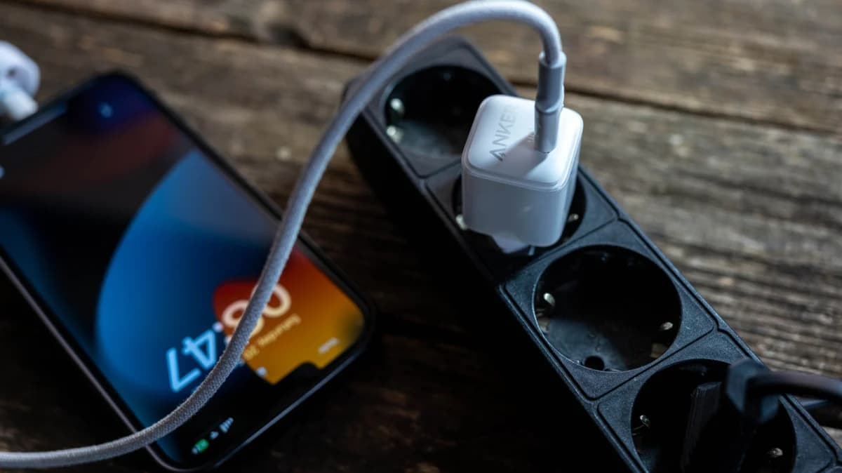 Anker PowerIQ คืออะไร และช่วยชาร์จอุปกรณ์ได้อย่างไร