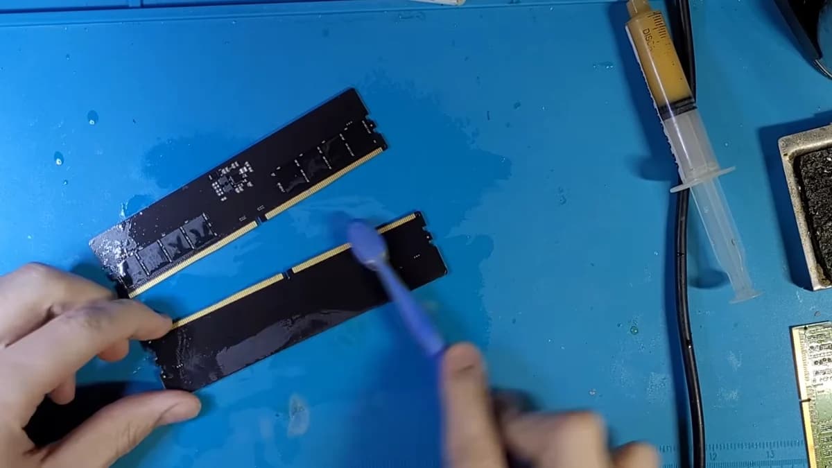 ยูทูบเบอร์ดัดแปลงแรม DDR5 โน้ตบุ๊กเป็นแรมเดสก์ท็อป ใช้เงินแค่ 175 ดอลลาร์